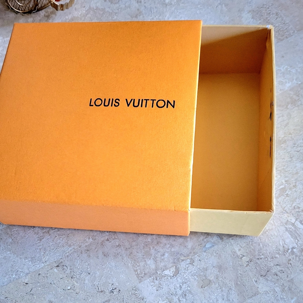 Louis Vuitton Gift Box - Picture 2 of 3